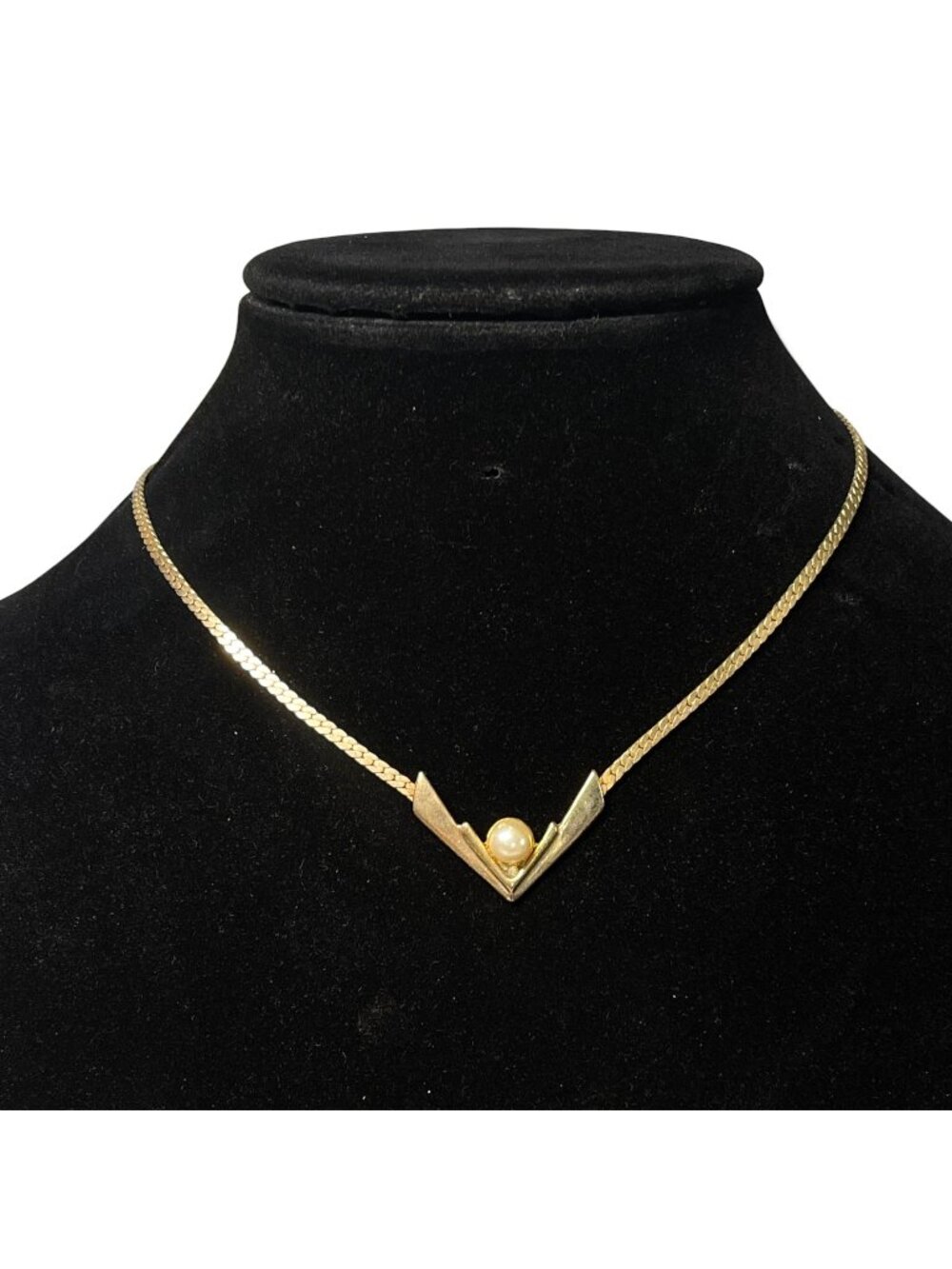 Vintage 1980s Gold-Tone Snake Chain Necklace Chevron Design Faux Pearl 15"L
